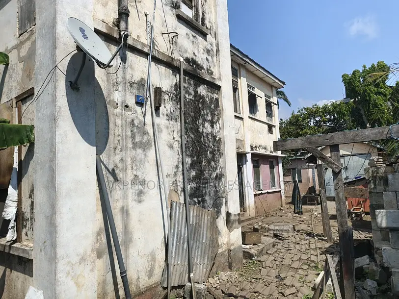 6bdrm House in Osu, Accra Metropolitan for sale
