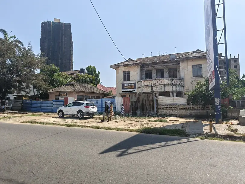 6bdrm House in Osu, Accra Metropolitan for sale