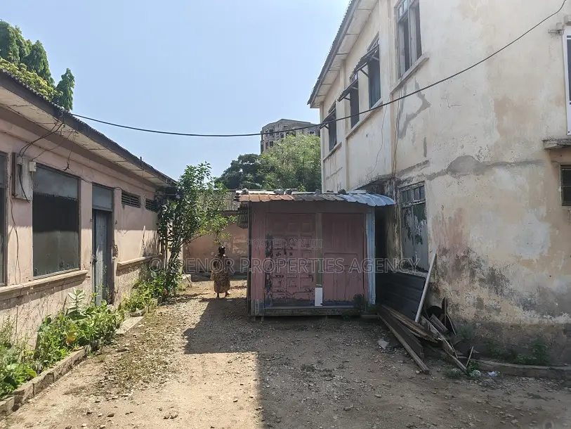 6bdrm House in Osu, Accra Metropolitan for sale