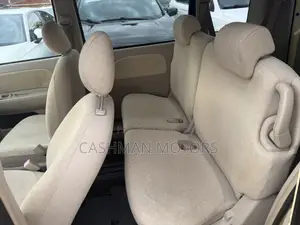 Toyota Sienta 1.5 AWD 2010 Yellow