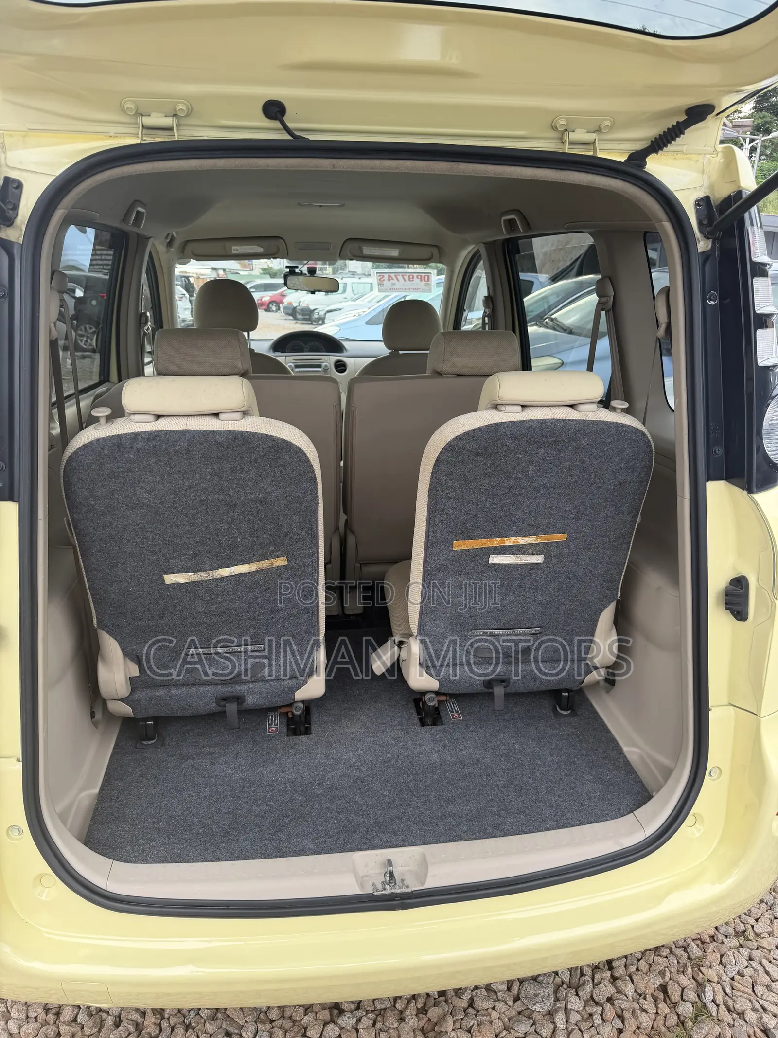 Toyota Sienta 1.5 AWD 2010 Yellow
