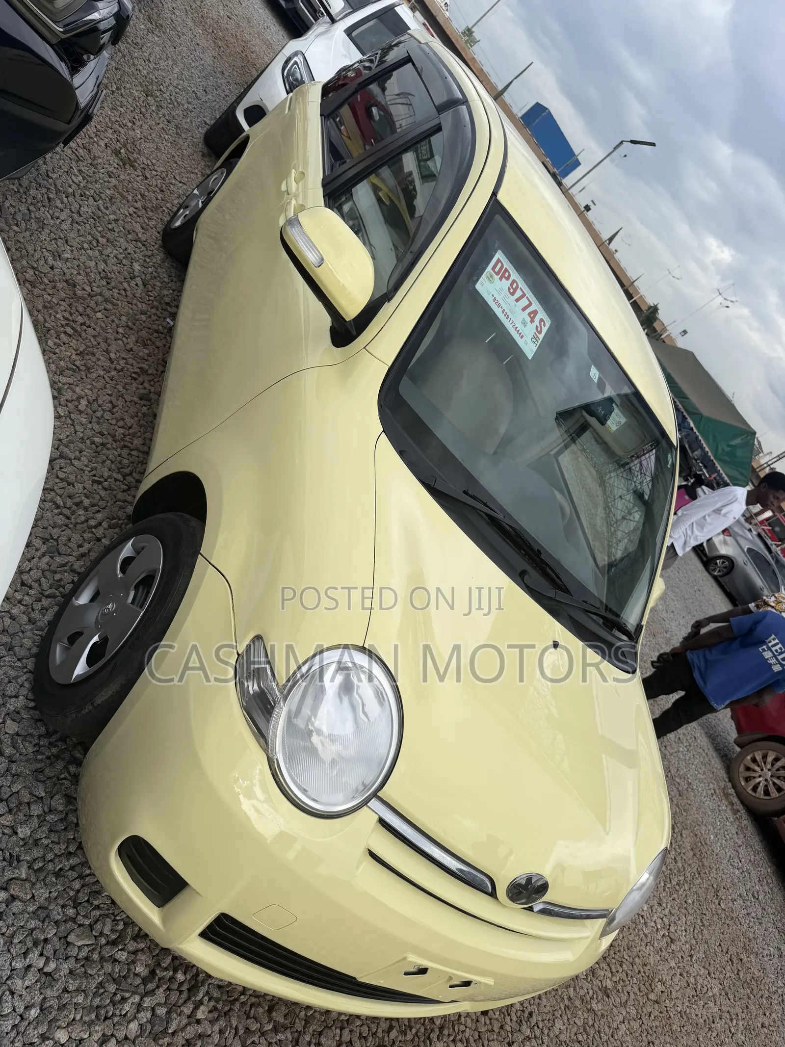 Toyota Sienta 1.5 AWD 2010 Yellow