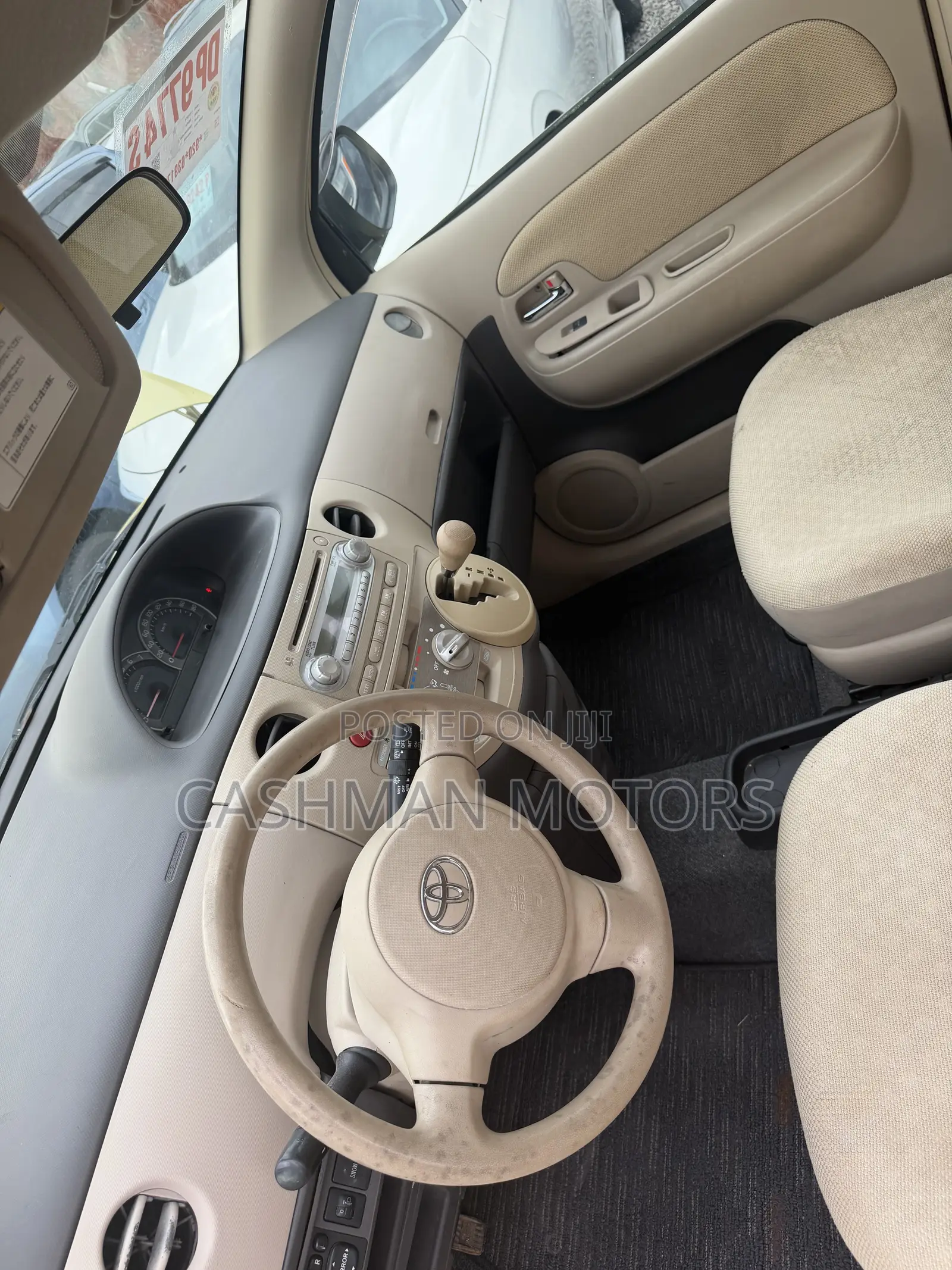 Toyota Sienta 1.5 AWD 2010 Yellow