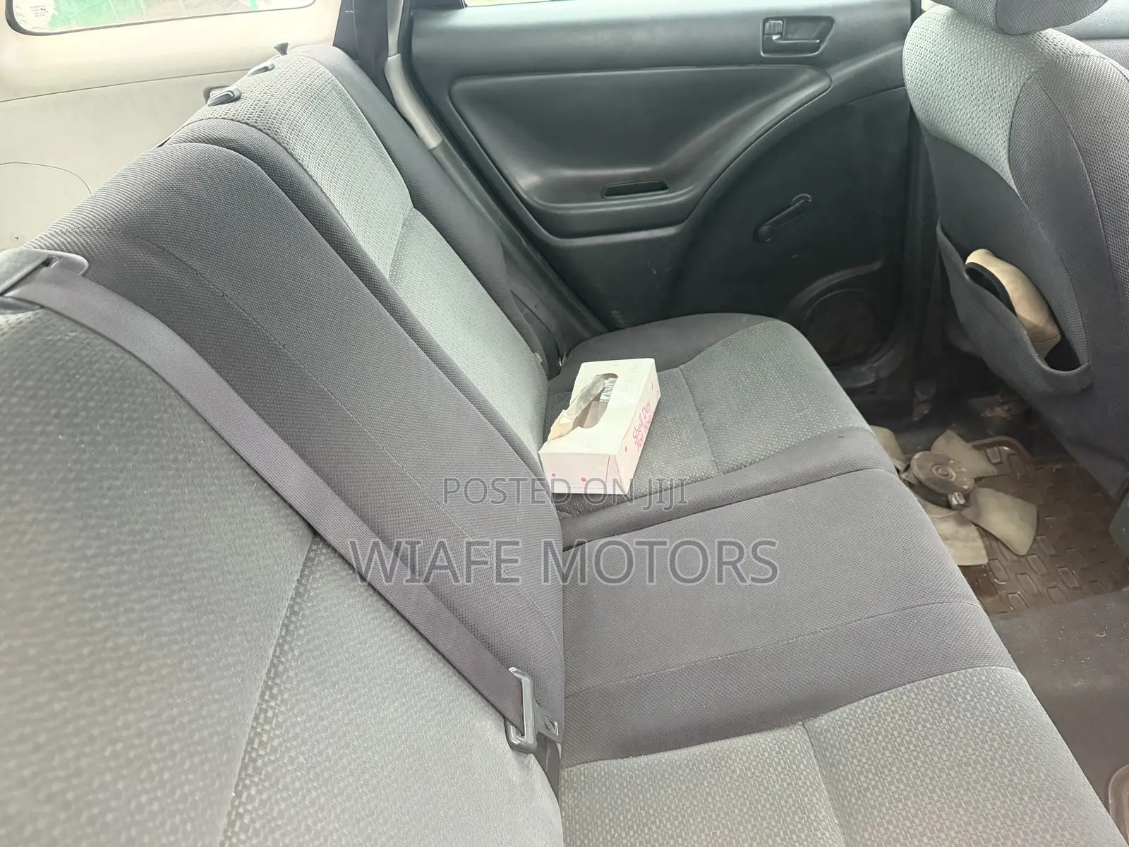 Toyota Matrix Hatchback FWD (1.8L 4cyl 5M) 2005 Black