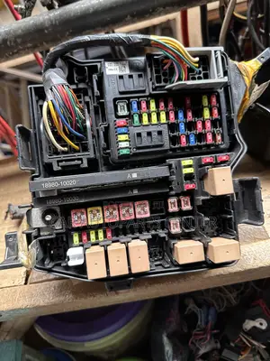 Hyundai Santa Fe 2021-23 Engine Fusebox