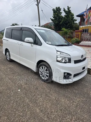 Toyota Voxy 2011 White