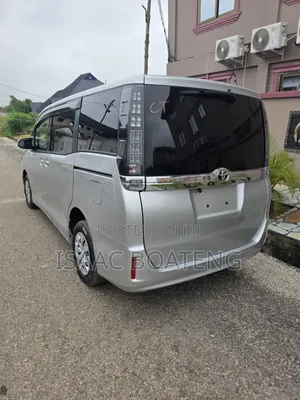 Toyota Voxy 2016 Silver