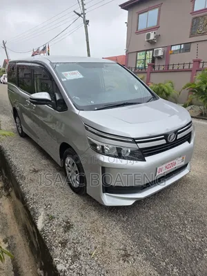 Toyota Voxy 2016 Silver