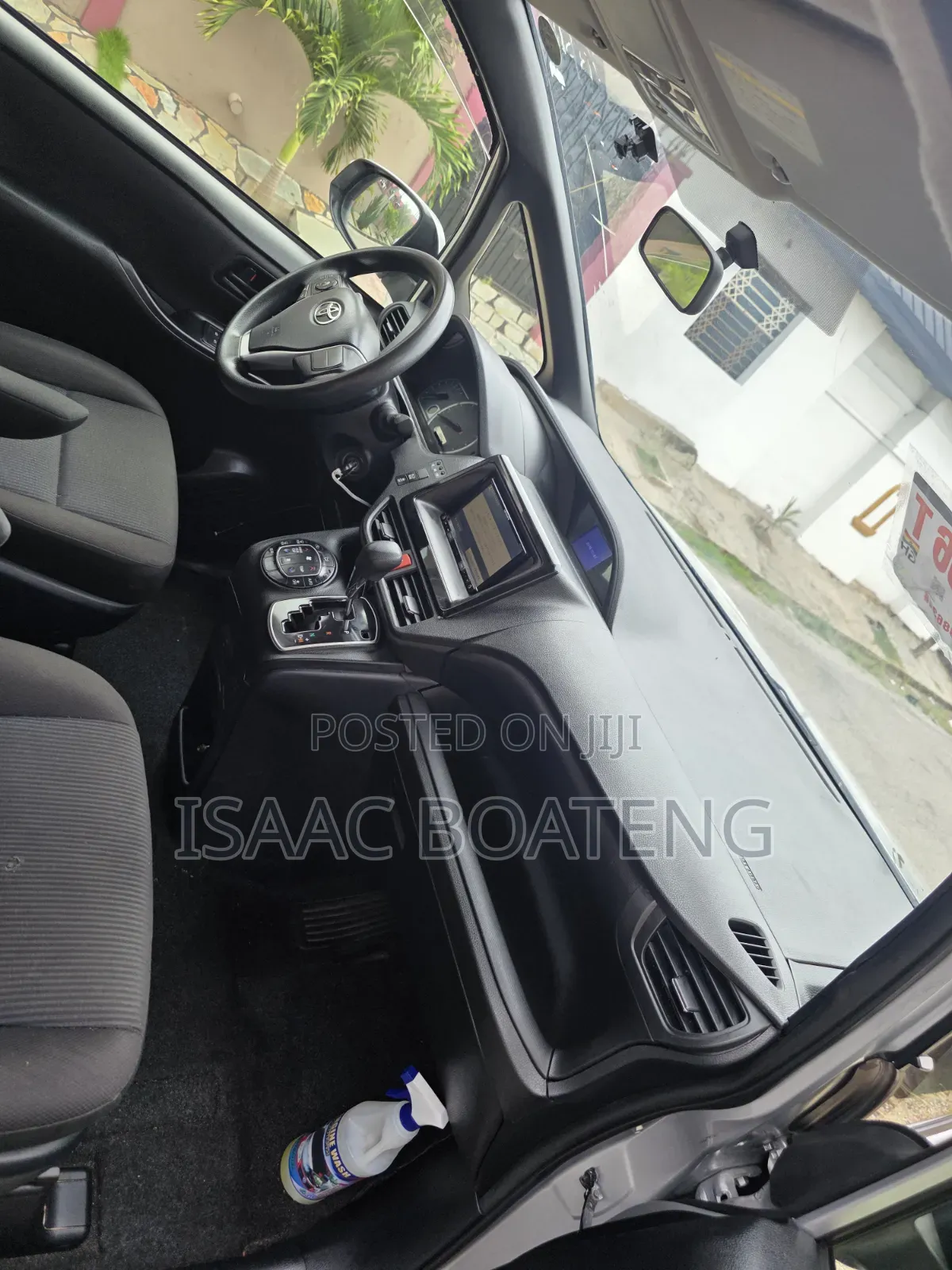 Toyota Voxy 2016 Silver