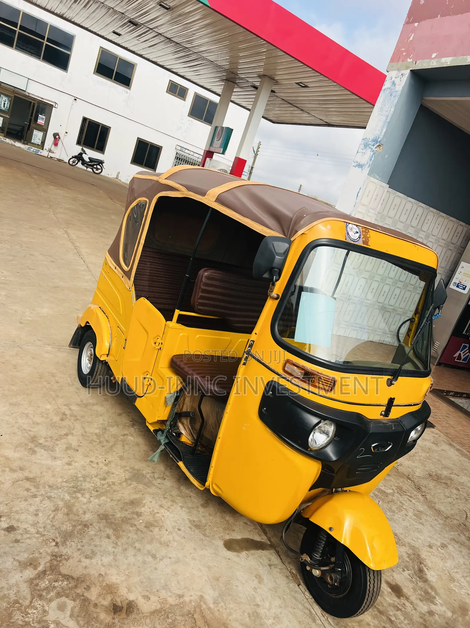 Bajaj RE 2026 Yellow