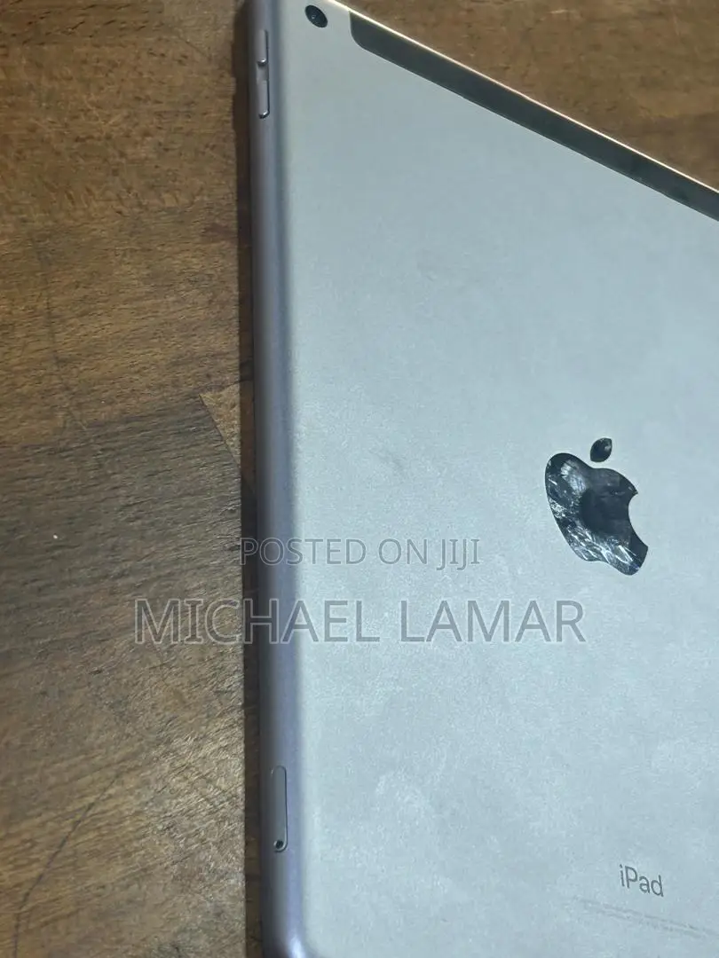 Apple iPad 9.7 128 GB Gray