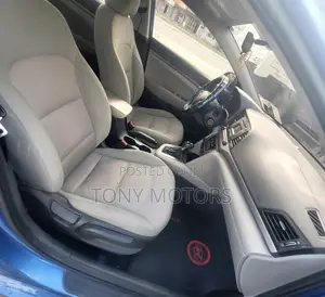 Hyundai Elantra Limited Sedan FWD (2.0L 4cyl 6A) 2017 Blue
