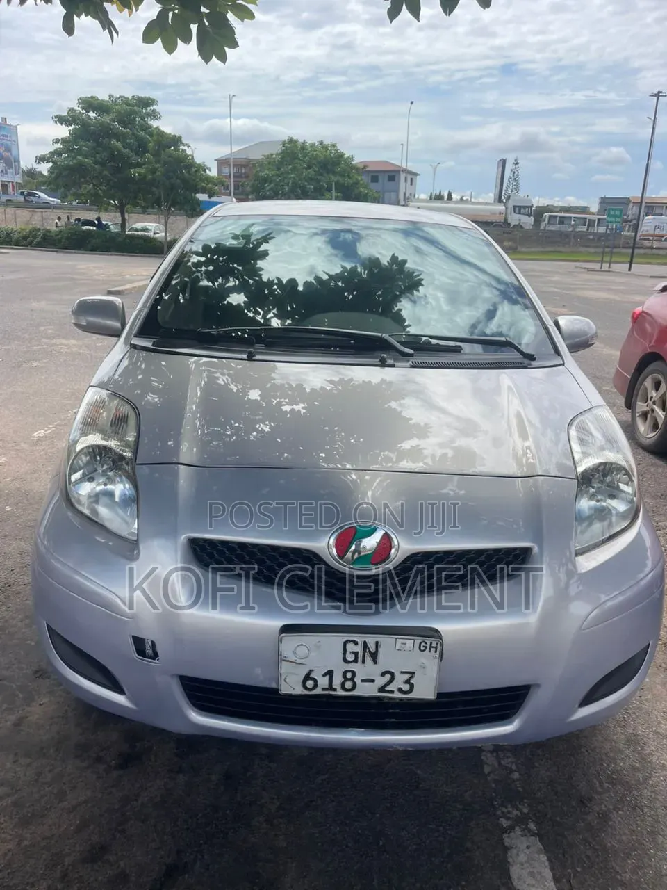 Toyota Vitz 2010 Silver