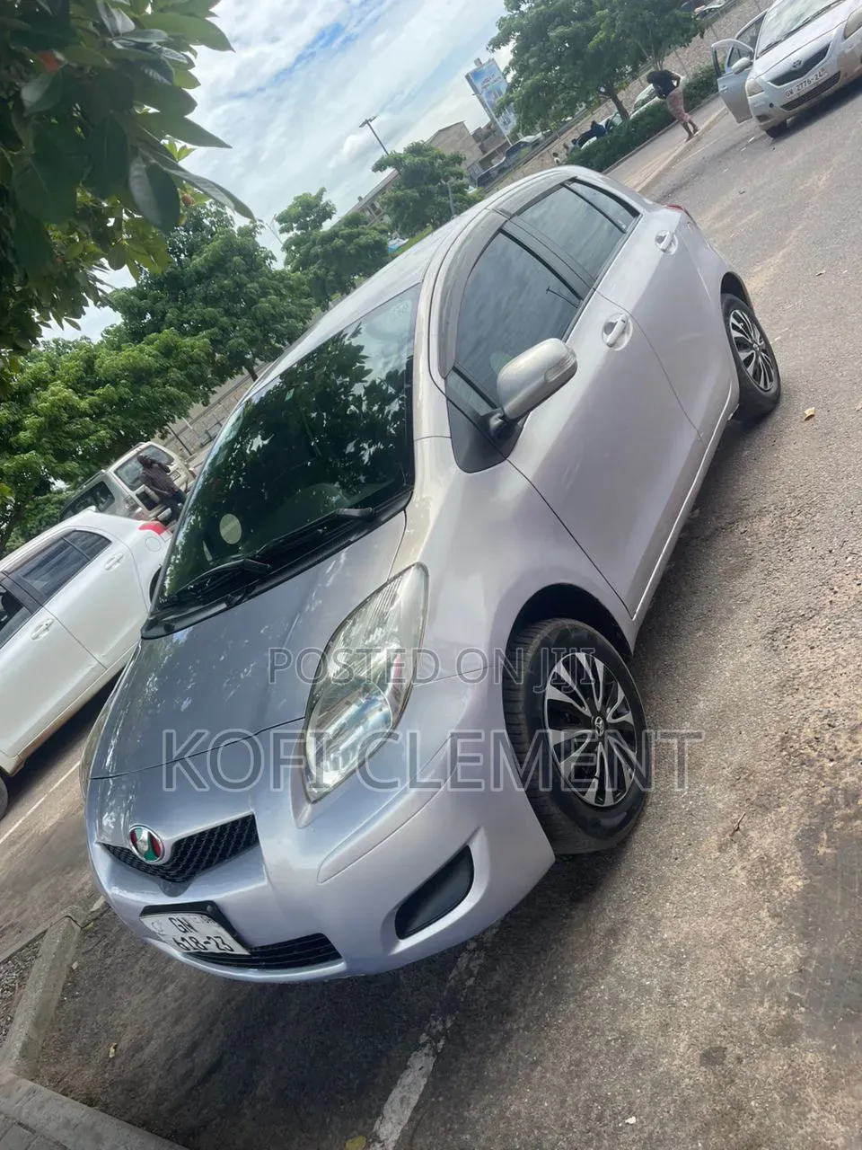 Toyota Vitz 2010 Silver
