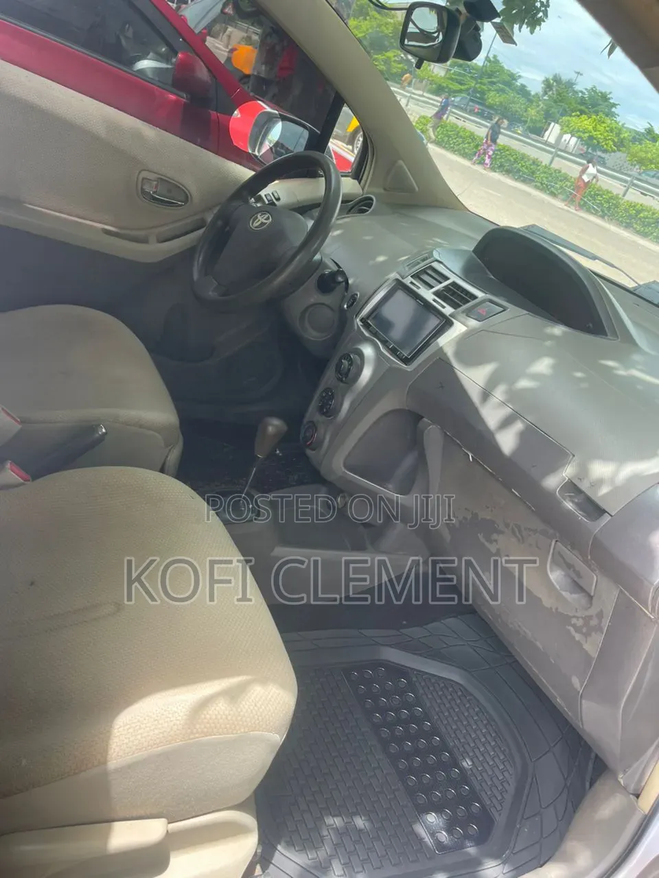 Toyota Vitz 2010 Silver