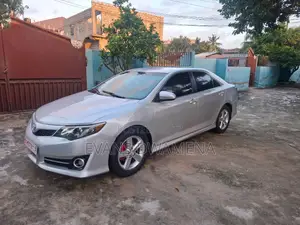 Toyota Camry SE 4dr Sedan (2.5L 4cyl 6A) 2014 Silver