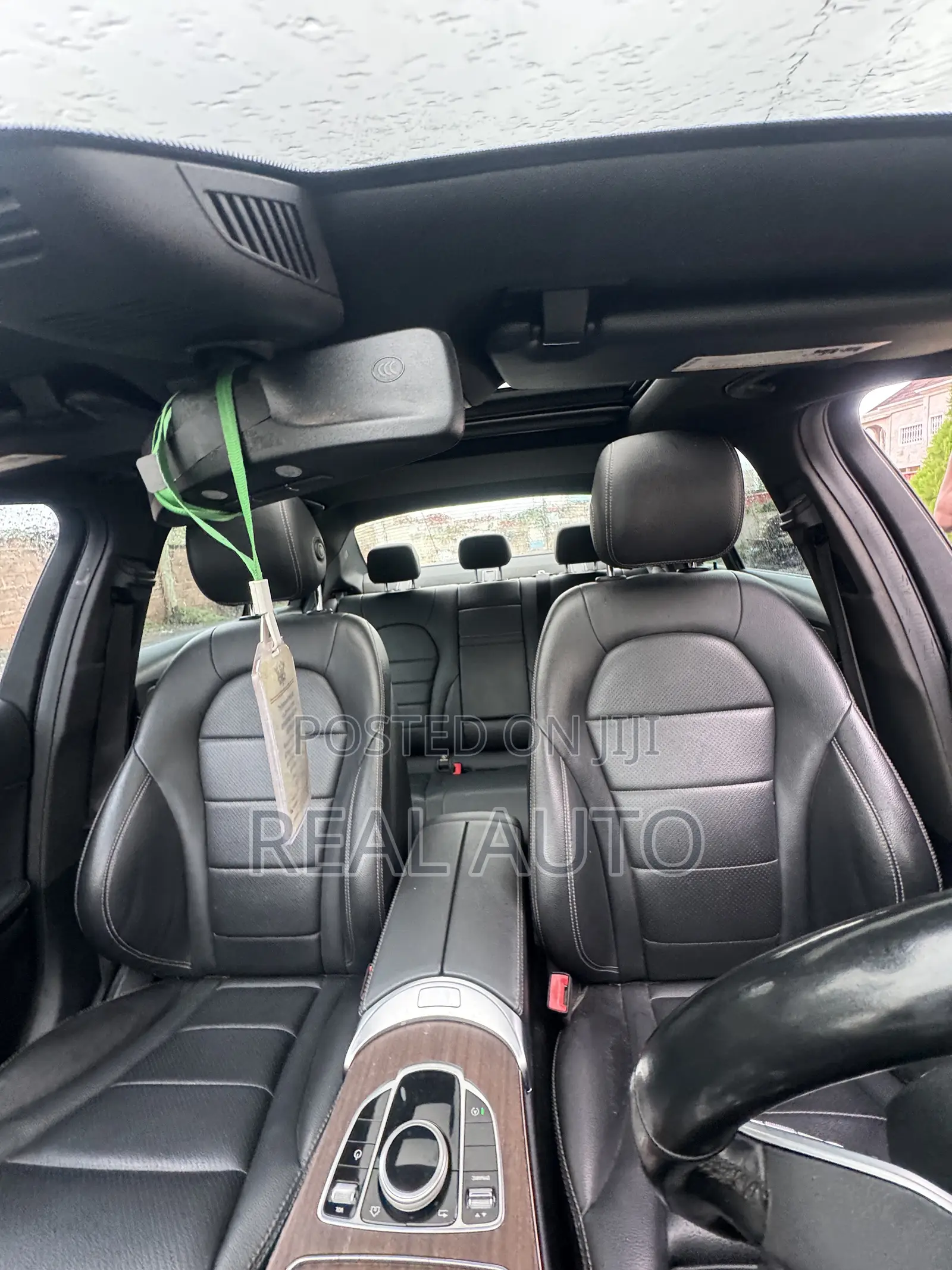Mercedes-Benz C300 2020 Blue