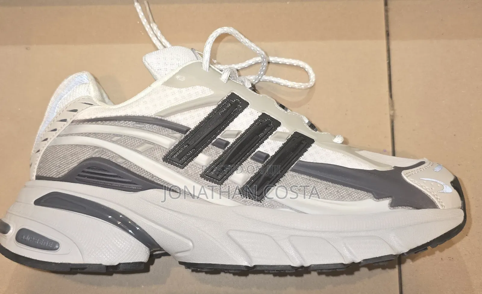 Adidas
X Pharrell Williams Jellyfish Size 44
