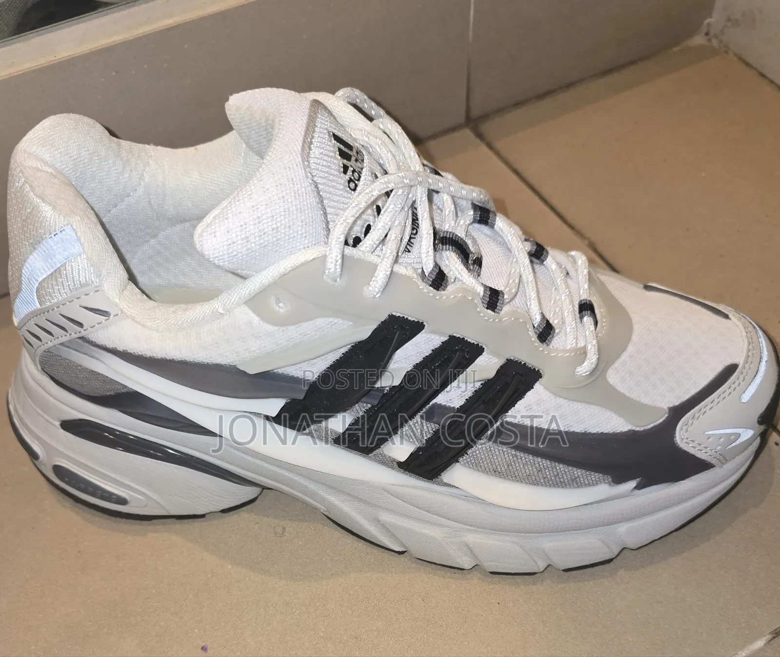 Adidas
X Pharrell Williams Jellyfish Size 44