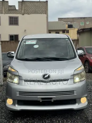 Toyota Voxy SV Premium 2014 Silver