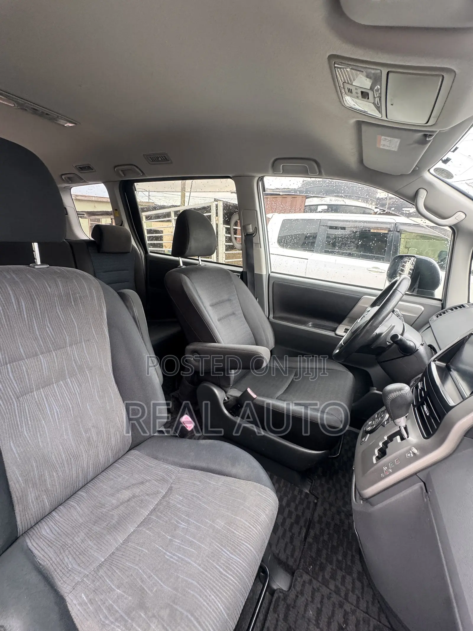 Toyota Voxy SV Premium 2014 Silver