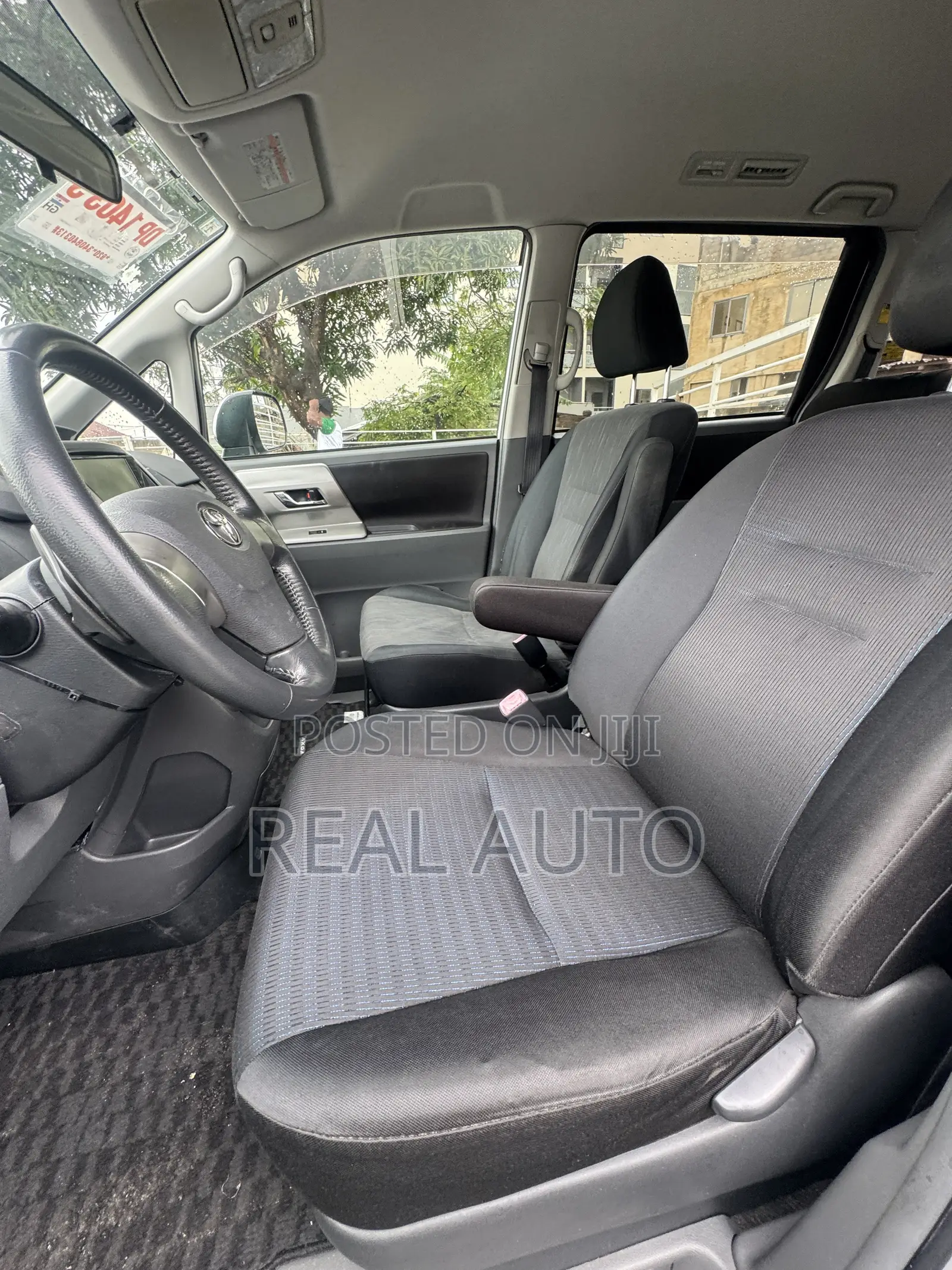 Toyota Voxy SV Premium 2014 Silver