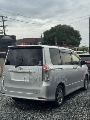 Toyota Voxy SV Premium 2014 Silver