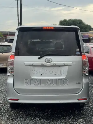 Toyota Voxy SV Premium 2014 Silver