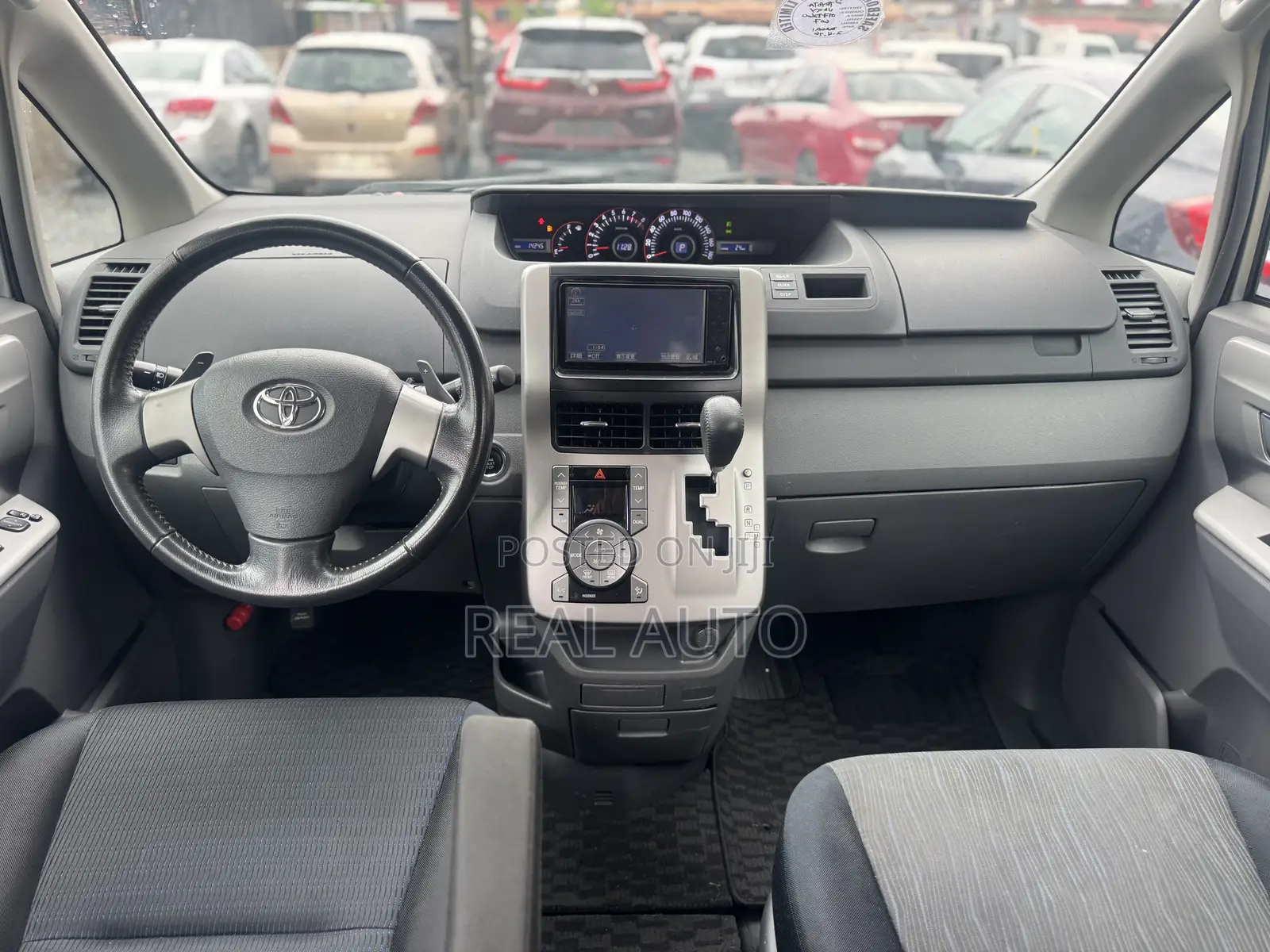 Toyota Voxy SV Premium 2014 Silver