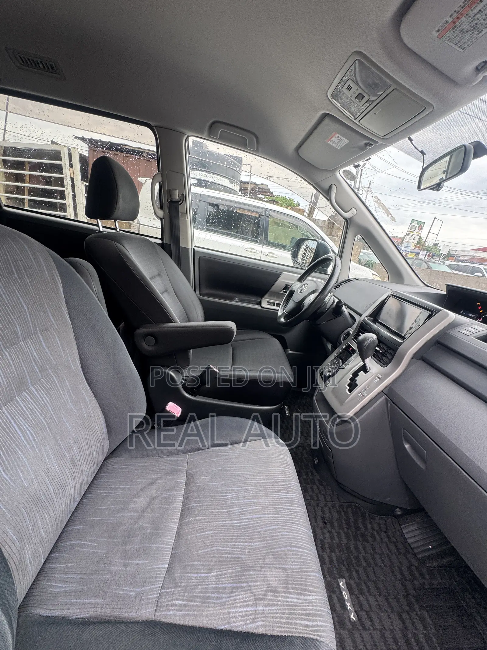 Toyota Voxy SV Premium 2014 Silver