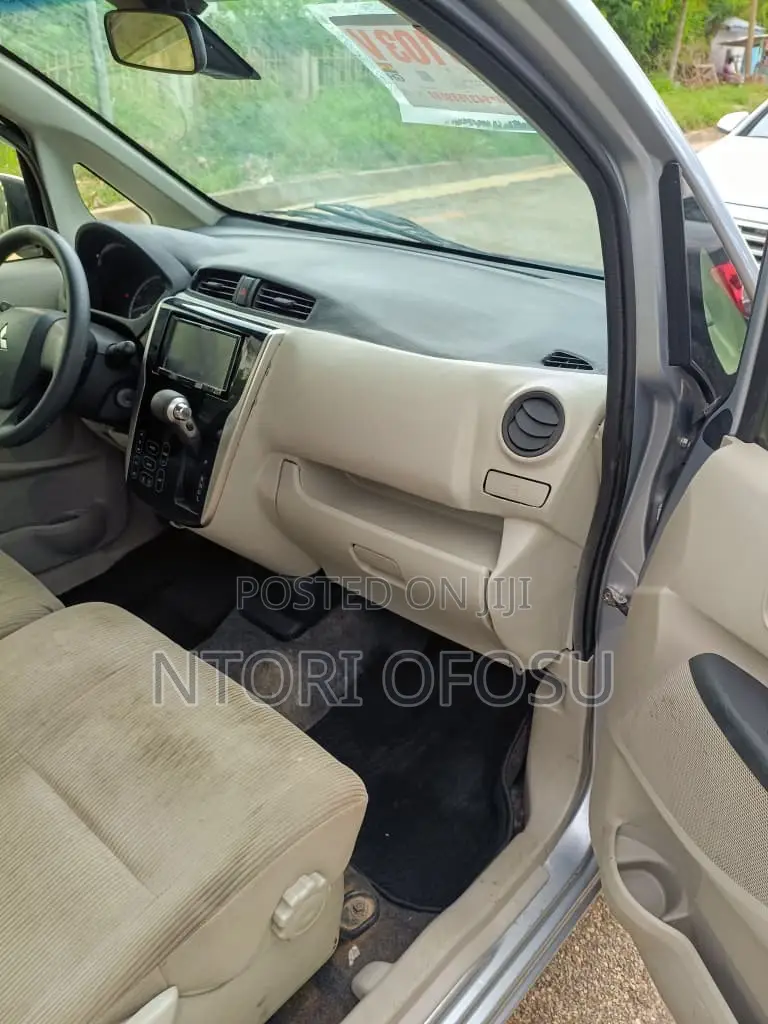 Mitsubishi EK Wagon 660 FWD 2015 Gray