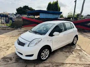Toyota Yaris LE Hatchback 5dr 2013 White