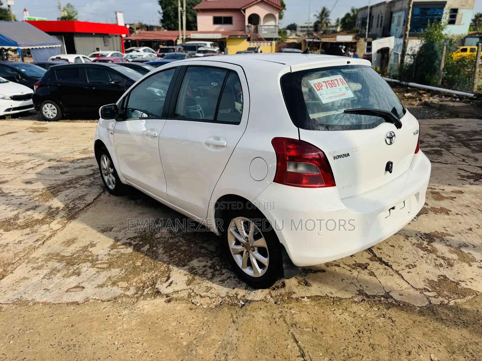 Toyota Yaris LE Hatchback 5dr 2013 White