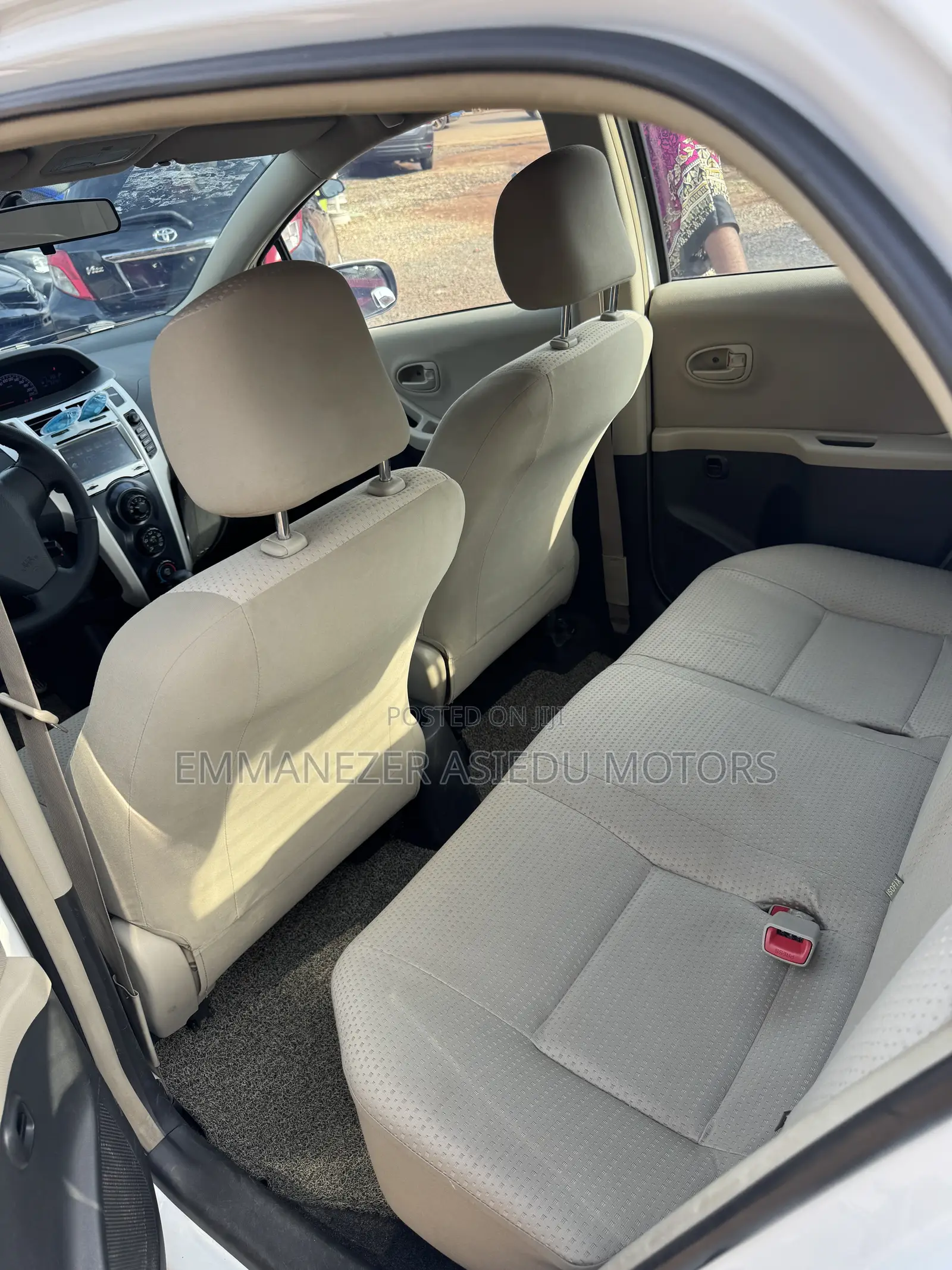 Toyota Yaris LE Hatchback 5dr 2013 White