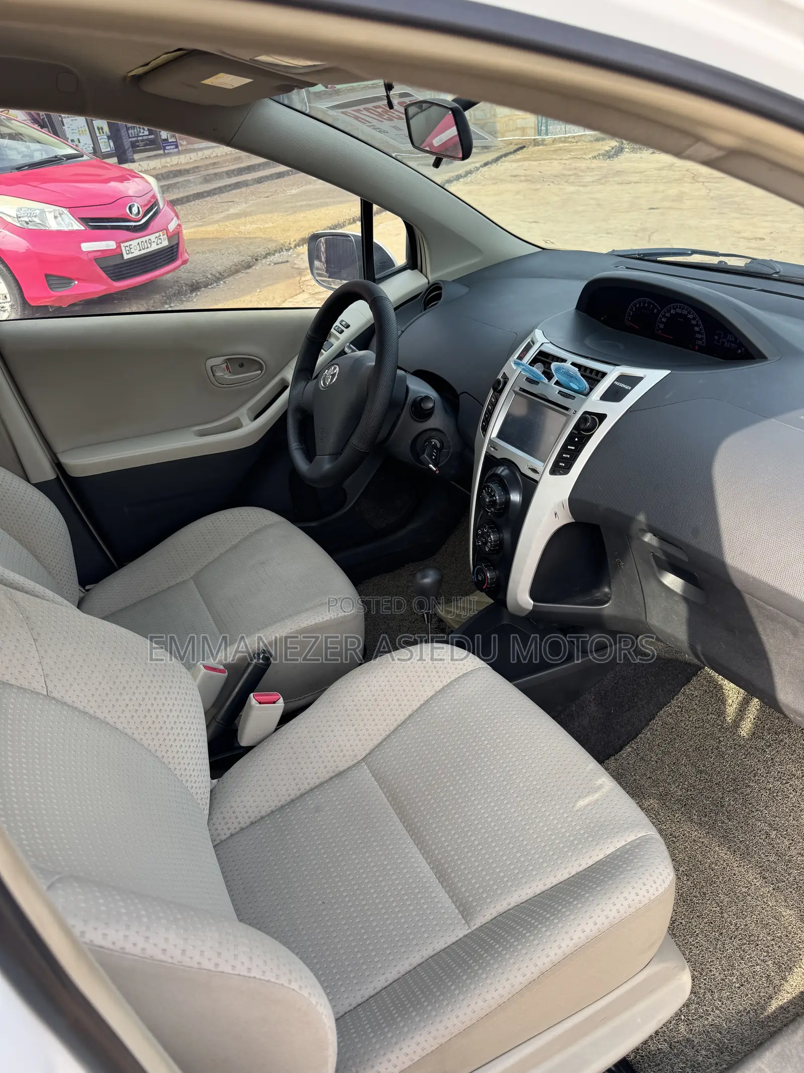Toyota Yaris LE Hatchback 5dr 2013 White