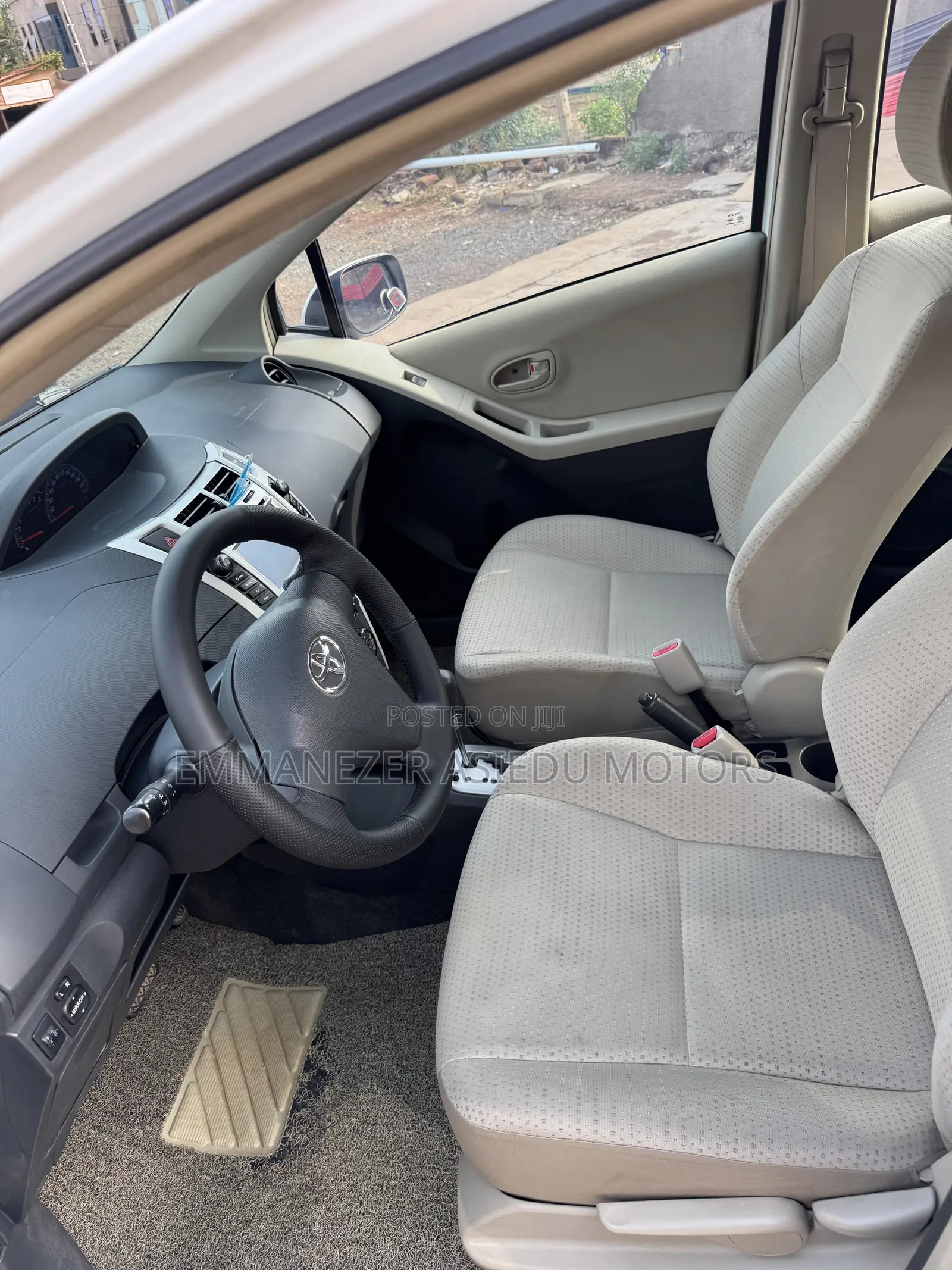 Toyota Yaris LE Hatchback 5dr 2013 White