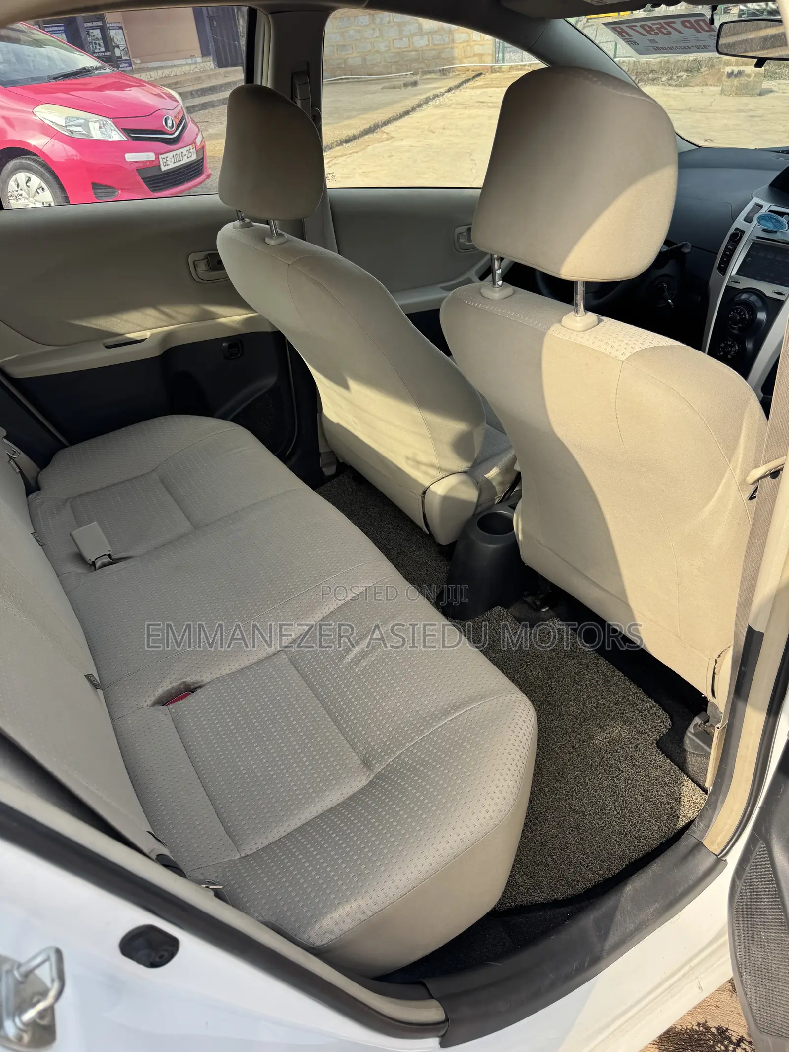 Toyota Yaris LE Hatchback 5dr 2013 White
