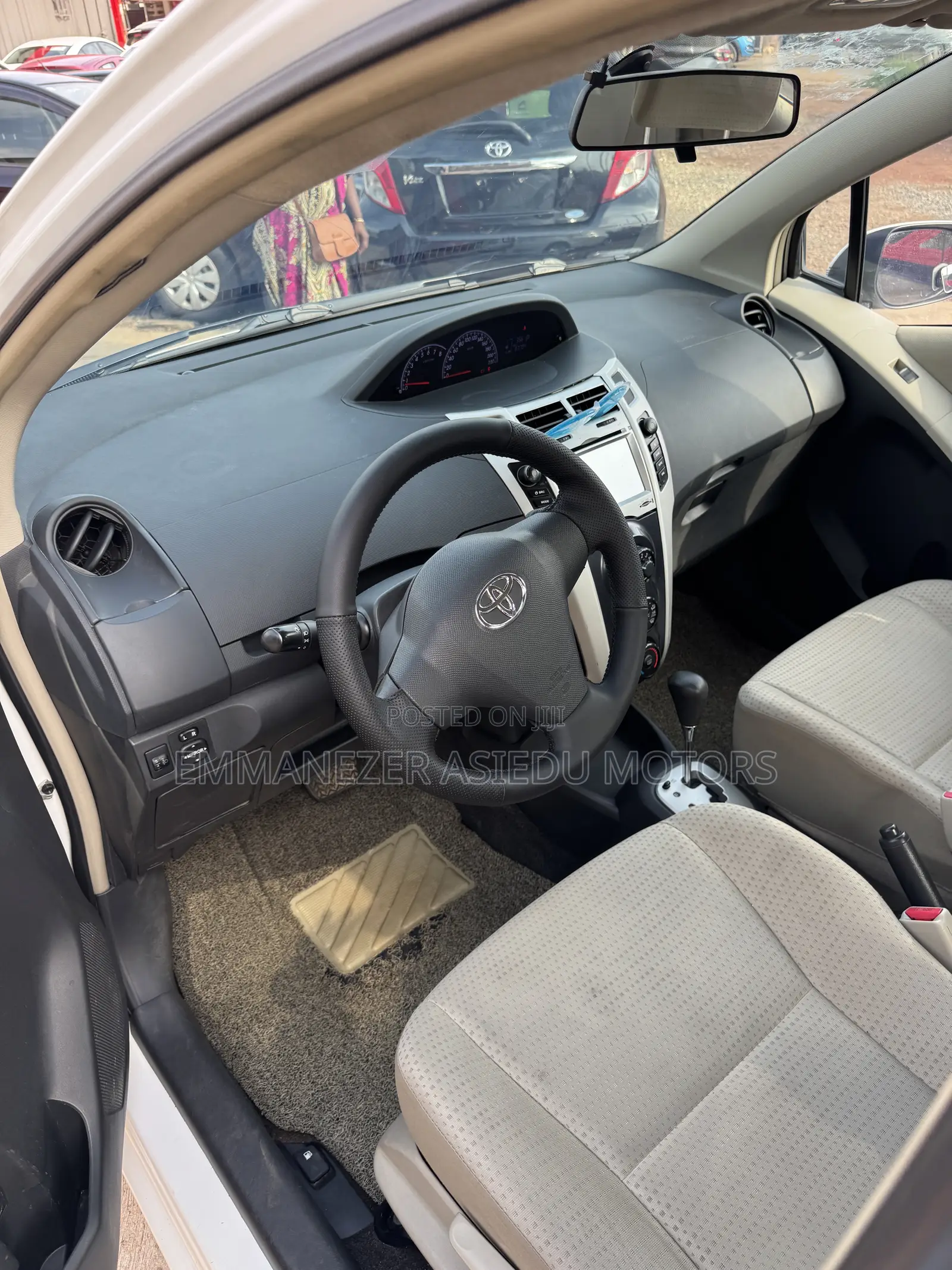 Toyota Yaris LE Hatchback 5dr 2013 White