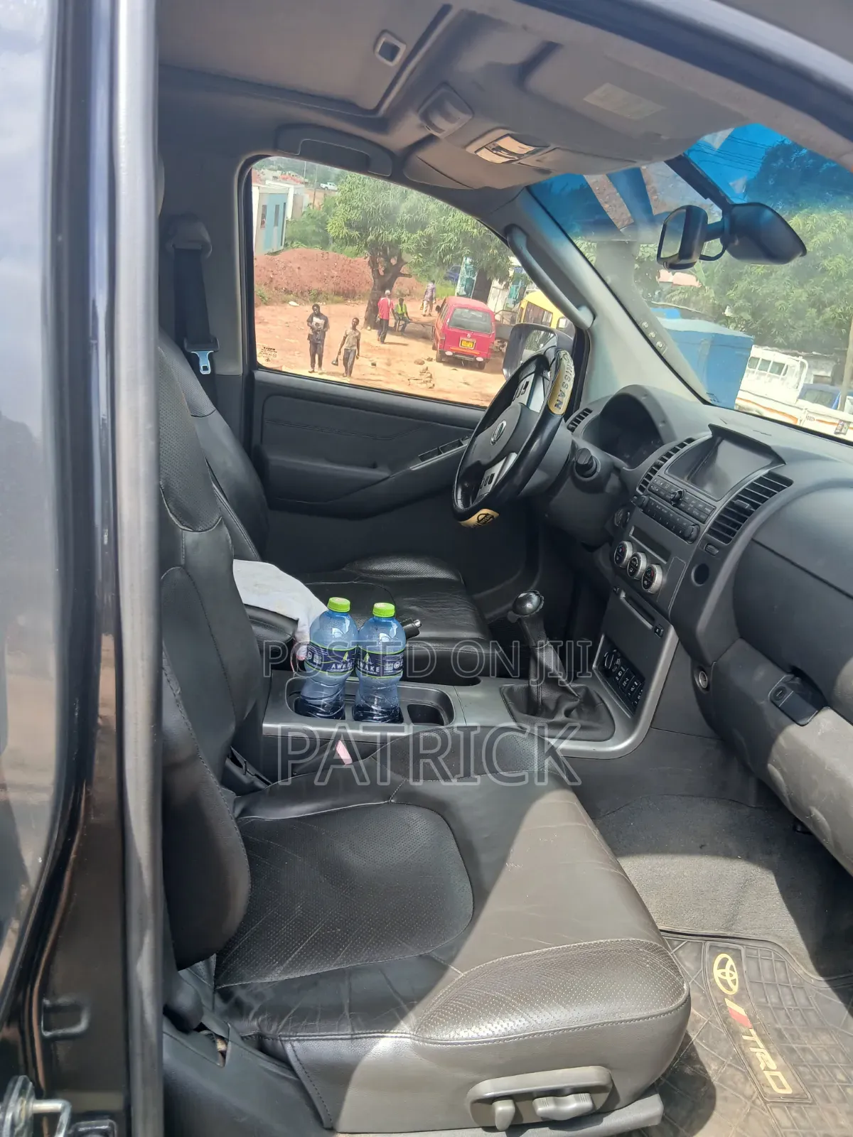 Nissan Navara 2010 Black
