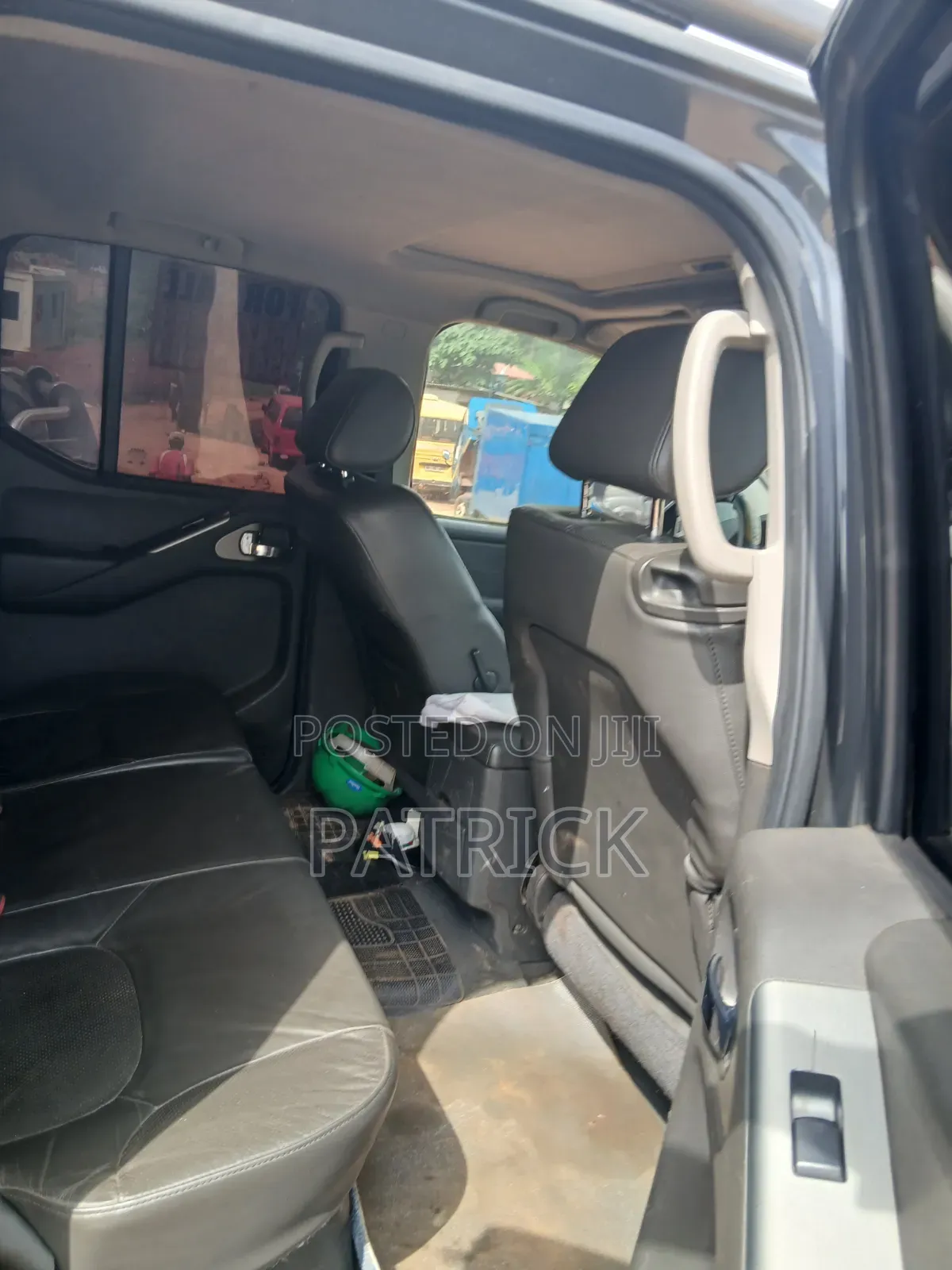 Nissan Navara 2010 Black