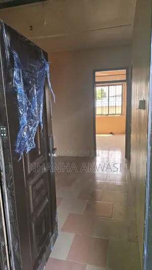 1bdrm Apartment in Chamber And Hall, Sakumono for rent