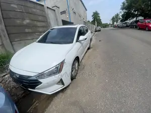 Hyundai Elantra 2022 White