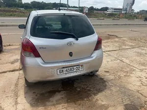 Toyota Vitz 2010 Silver