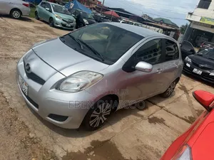 Toyota Vitz 2010 Silver