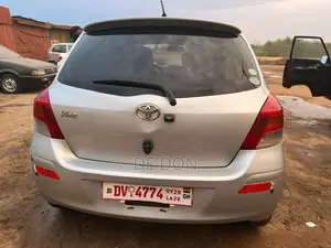 Toyota Vitz 1.3 FWD 5dr 2010 Silver