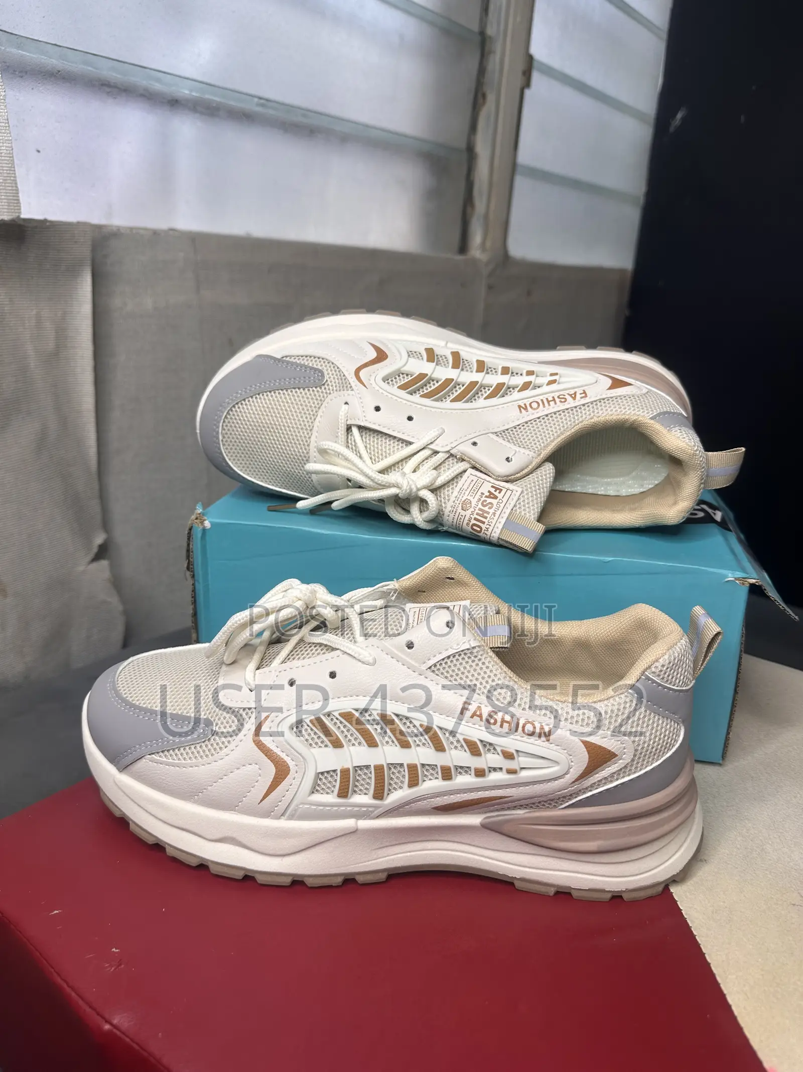 Fashion/Shoe