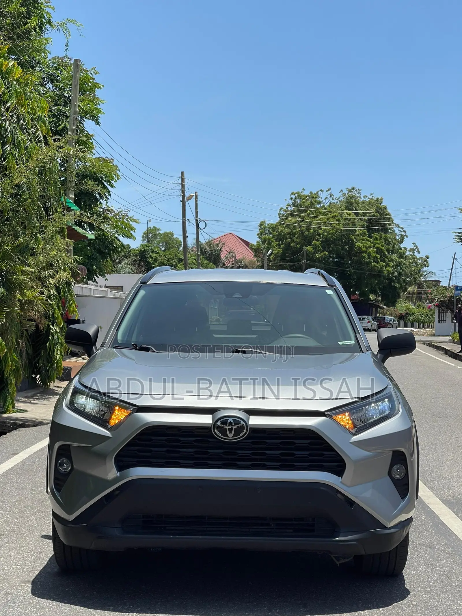 Toyota RAV4 LE 2021 Silver
