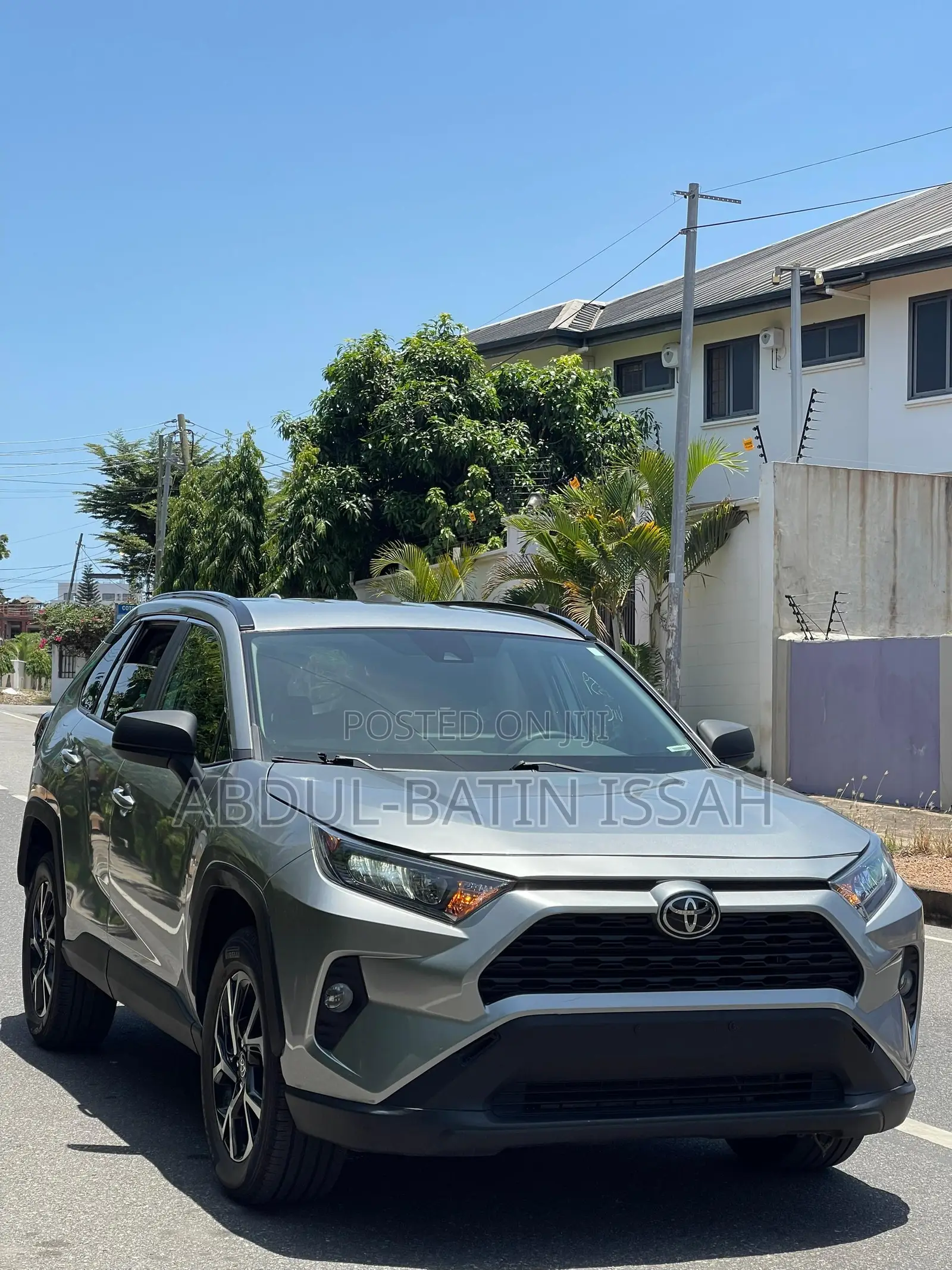 Toyota RAV4 LE 2021 Silver