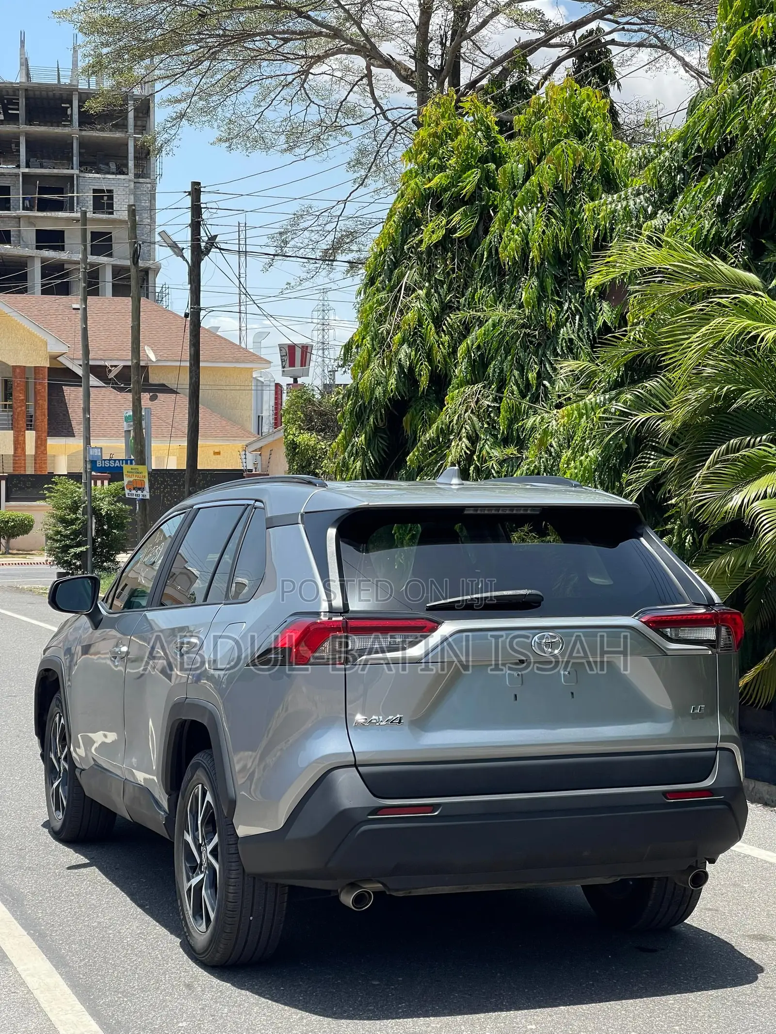 Toyota RAV4 LE 2021 Silver
