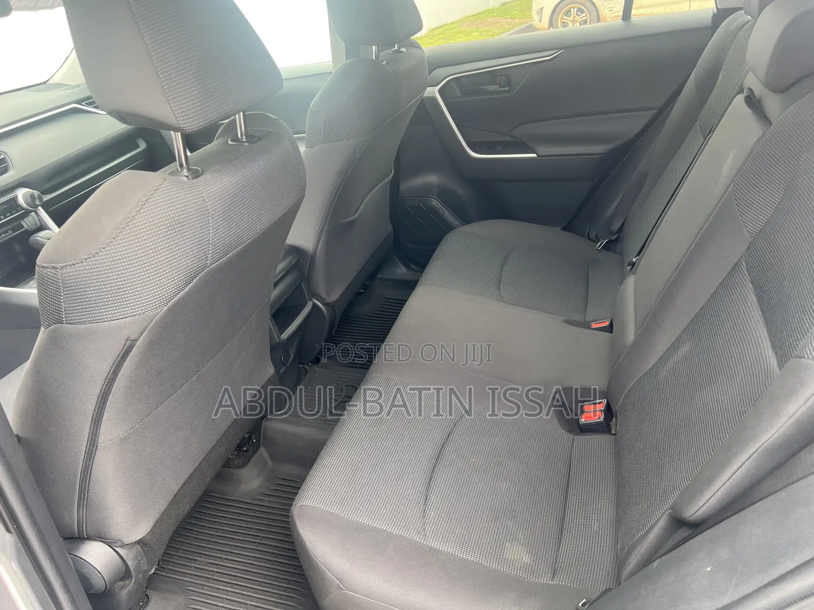Toyota RAV4 LE 2021 Silver